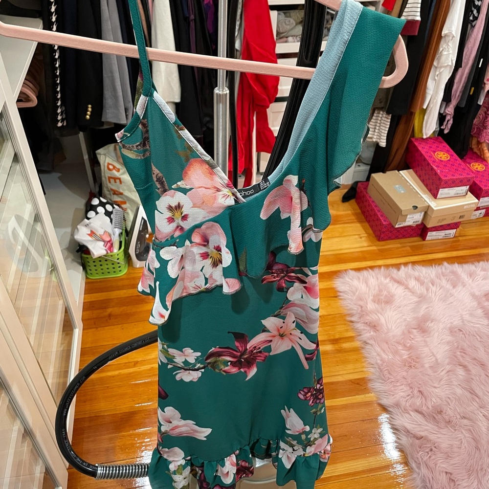 Boo hoo dress flare bottom